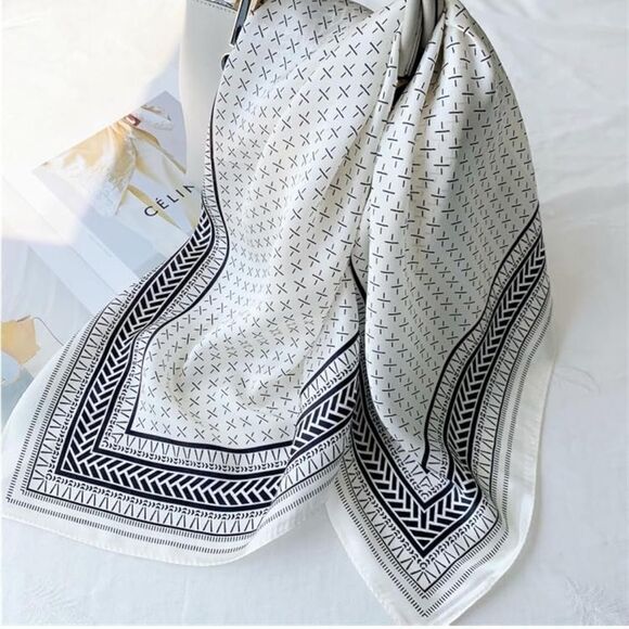 Scarf options  - Picture 1 of 2